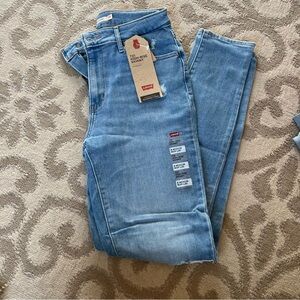 NWT Levis Jeans